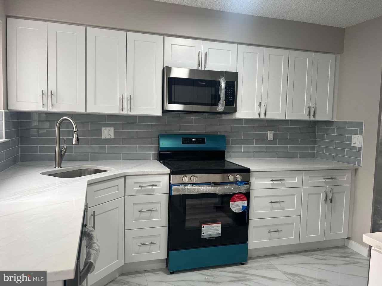 822 Chanticleer - Photo 4 of 29