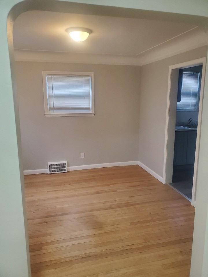 20509 Mccormick St #1 - Photo 4 of 11