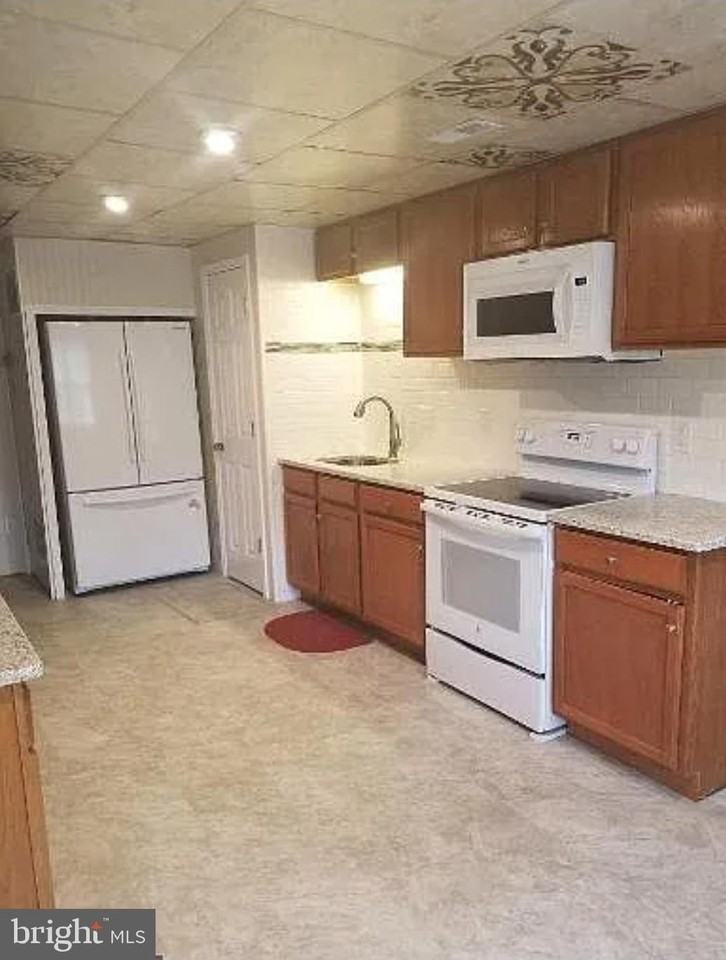 230 E High St - Photo 4 of 11