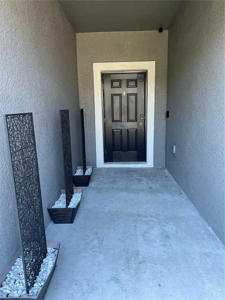 9627 Pembrooke Pines Dr #1 - Photo 4 of 25