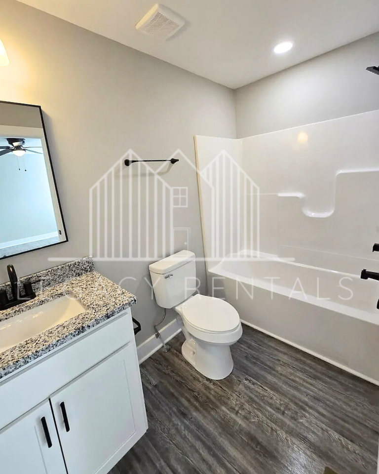 1112 Race St #1 - Photo 2 of 8