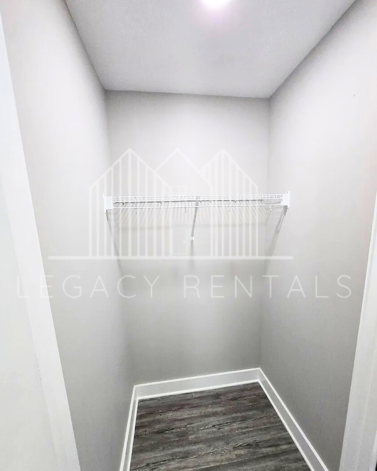 1112 Race St #1 - Photo 6 of 8