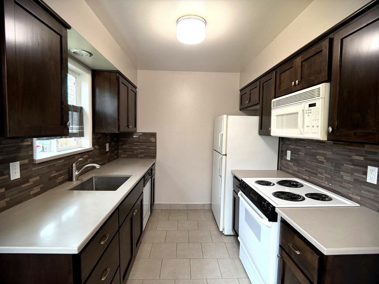 615 E 22nd St - Photo 3 of 18