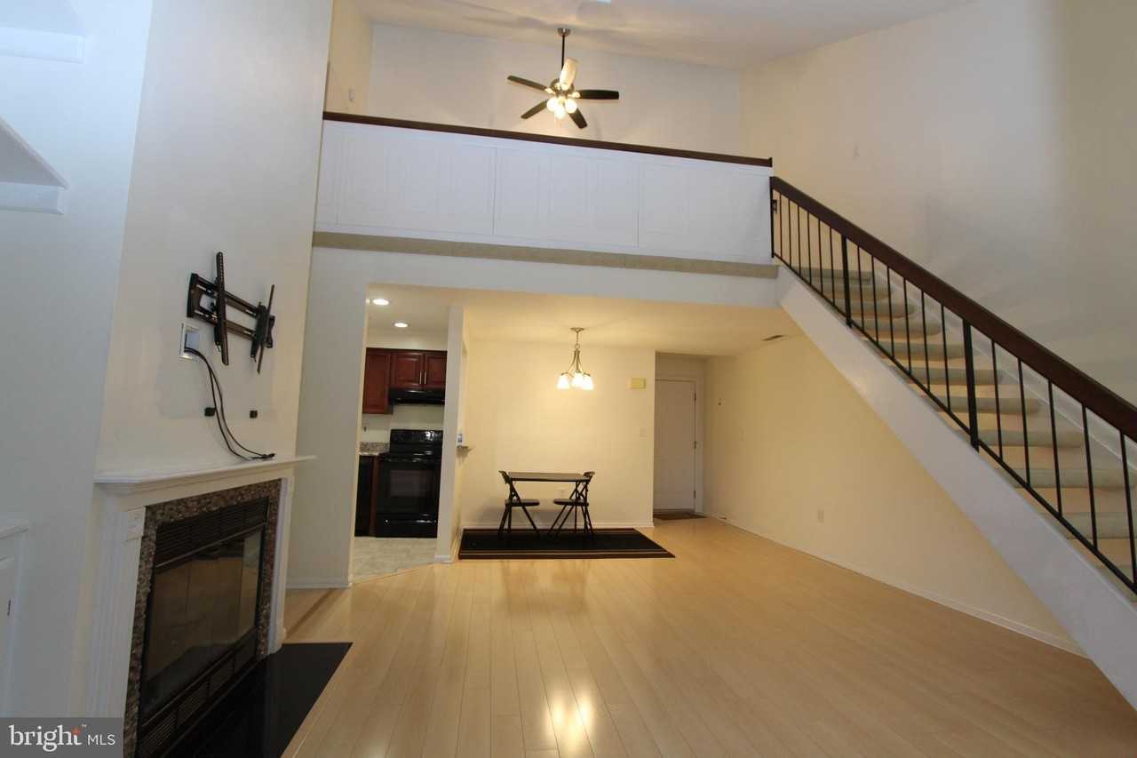 5220 Ravens Crest Dr - Photo 3 of 23