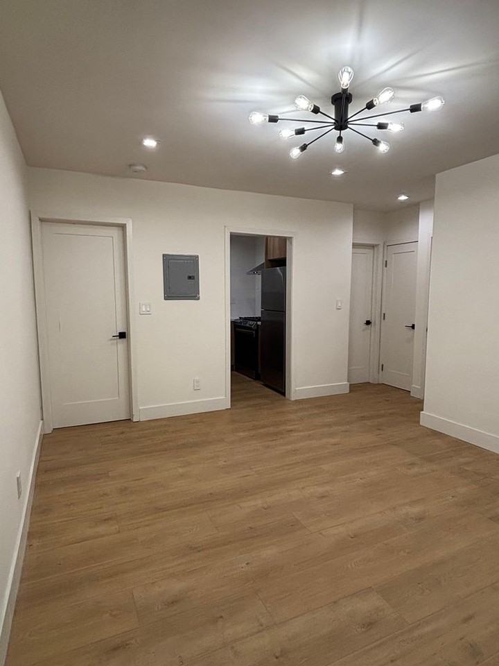 121 Ximeno - Photo 3 of 20