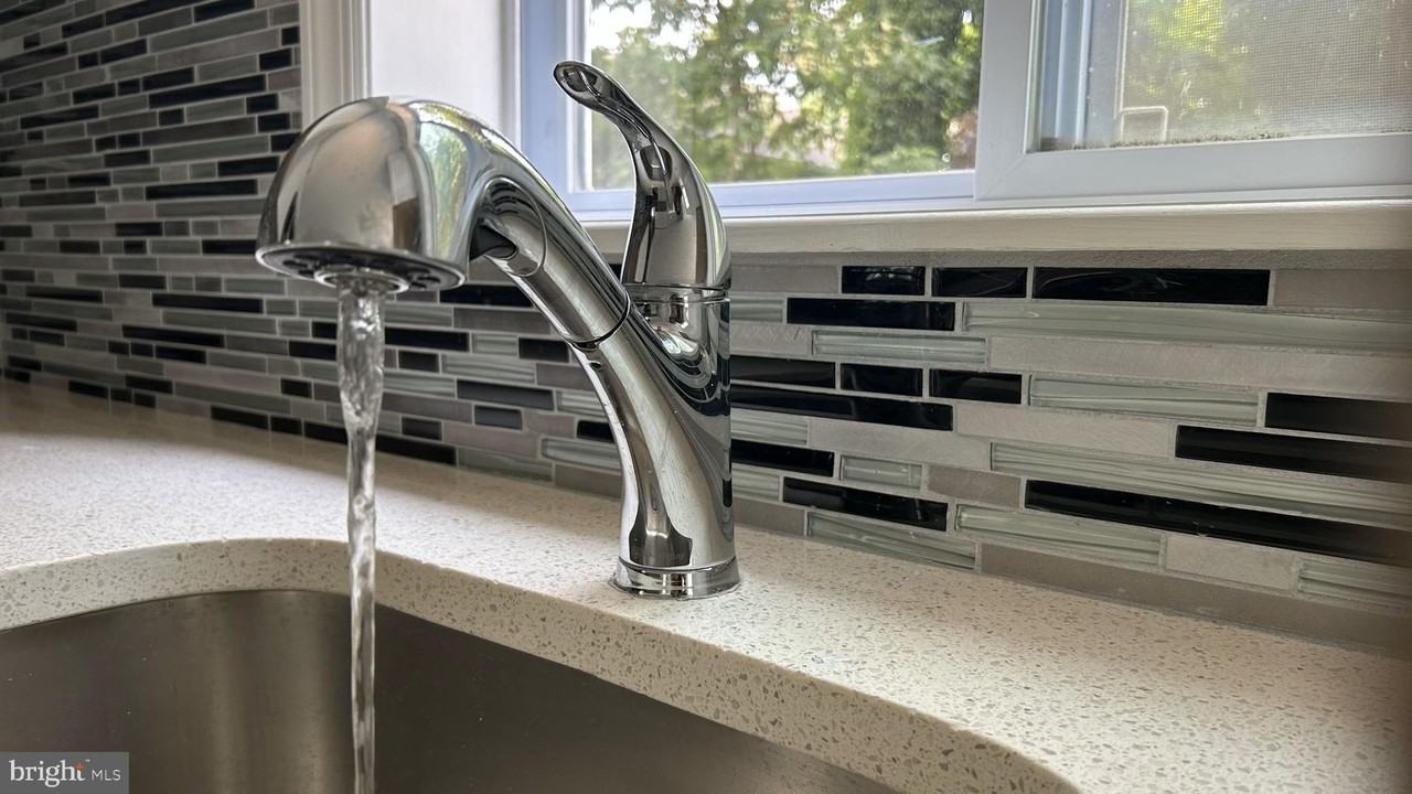 69 Carpenter St - Photo 7 of 29