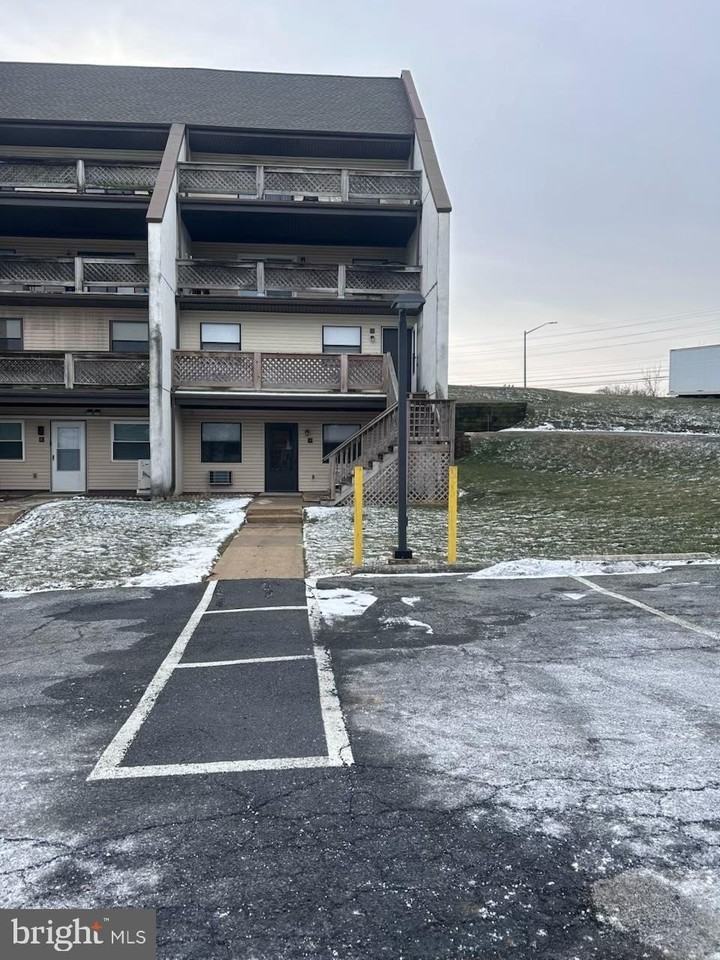 1334 W Wyomissing Ct Apt M - Photo 3 of 45