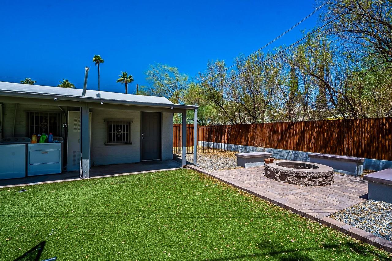 1509 E. 9th St. - Photo 2 of 23