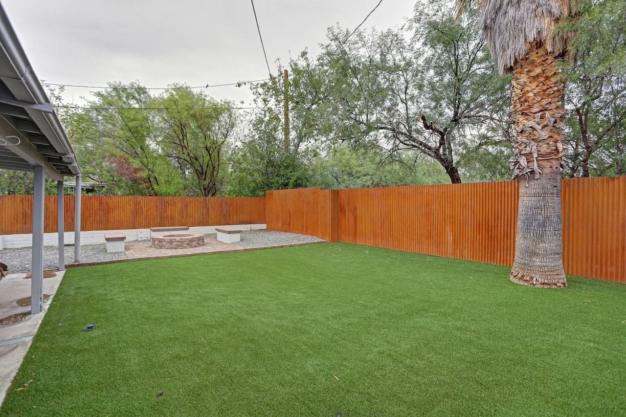 1509 E. 9th St. - Photo 3 of 23