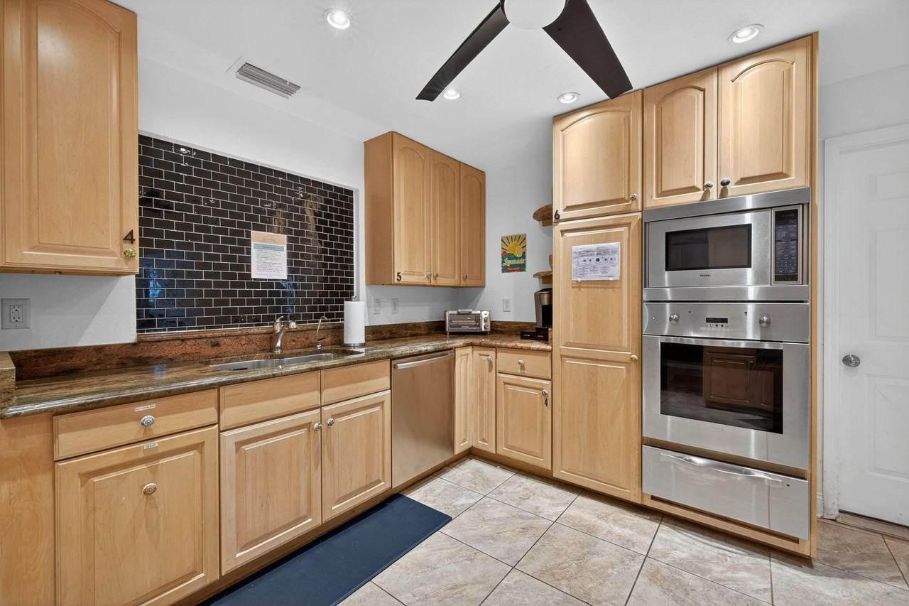 Coral Point Dr - Photo 4 of 13