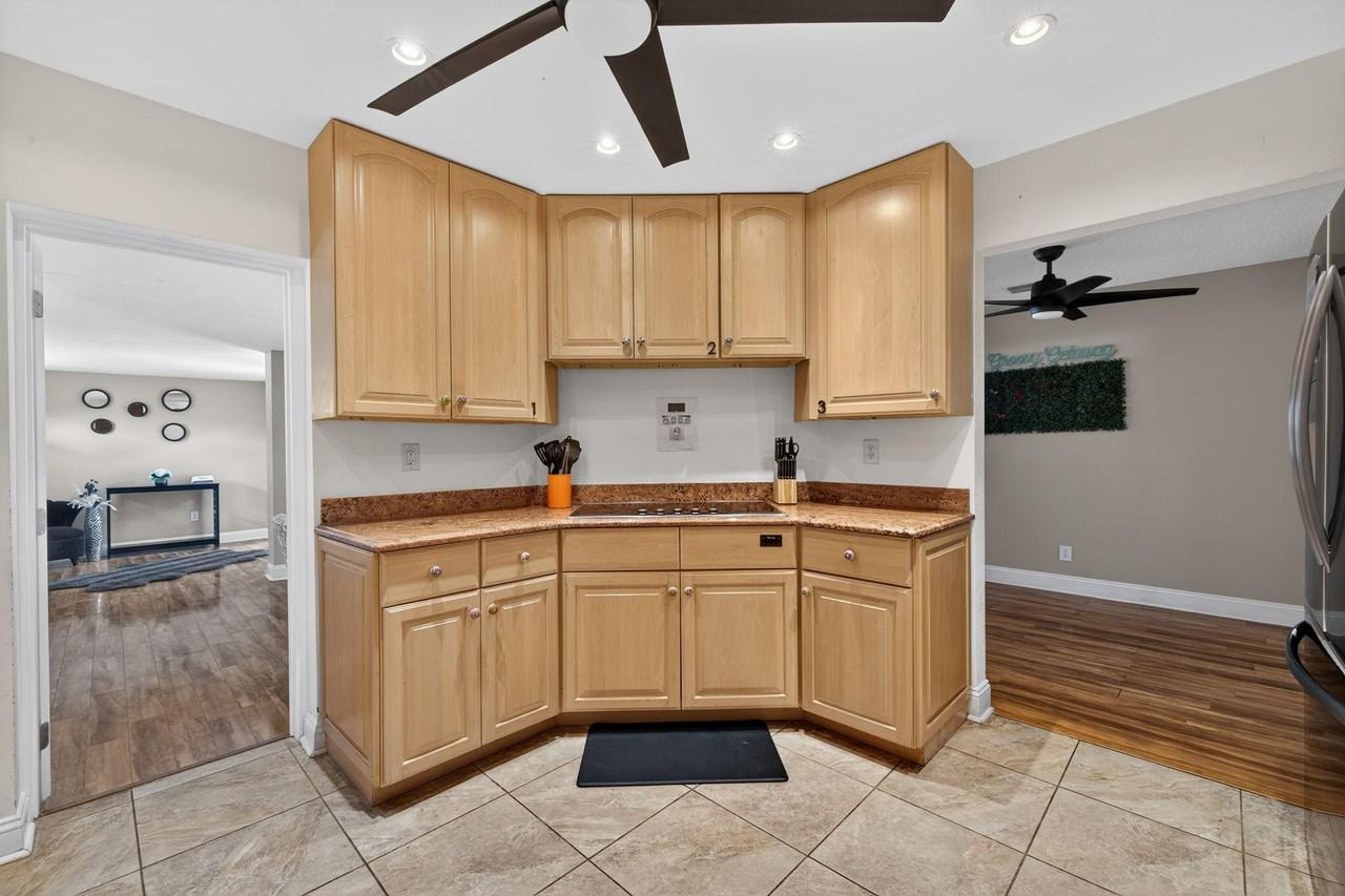 Coral Point Dr - Photo 5 of 13