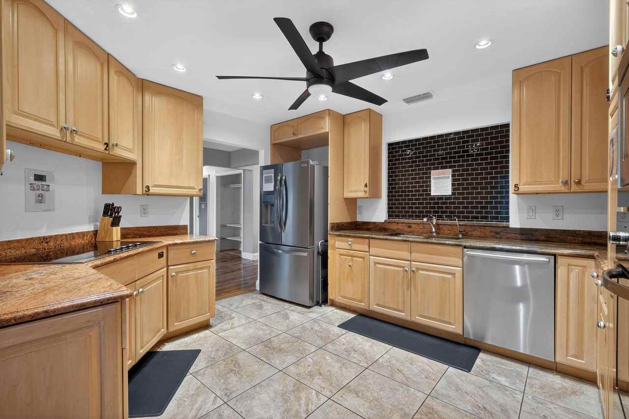 Coral Point Dr - Photo 6 of 13