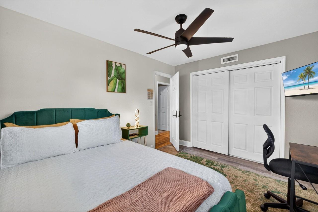 Coral Point Dr - Photo 6 of 10