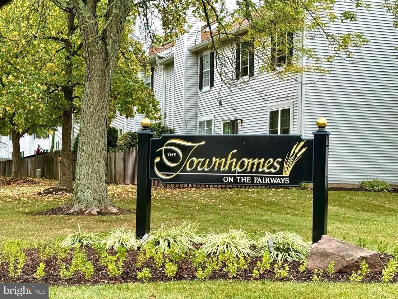 2437 Linksman Ln - Photo 2 of 49