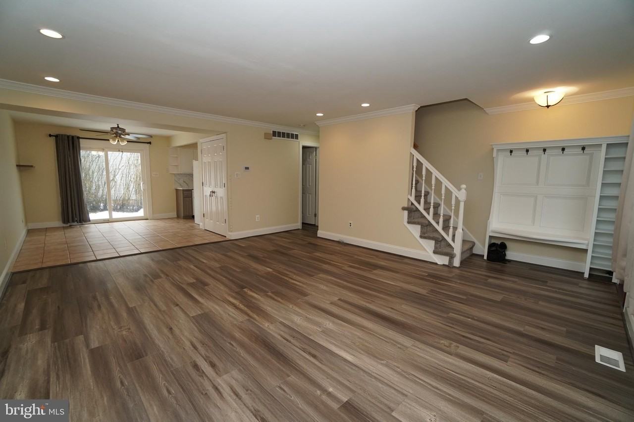 915 Arch St - Photo 5 of 32