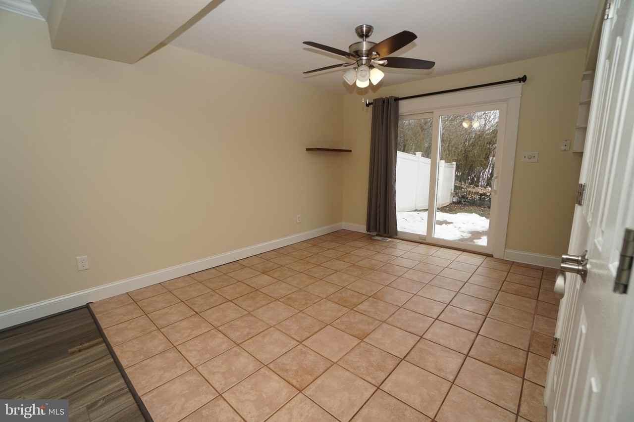 915 Arch St - Photo 7 of 32