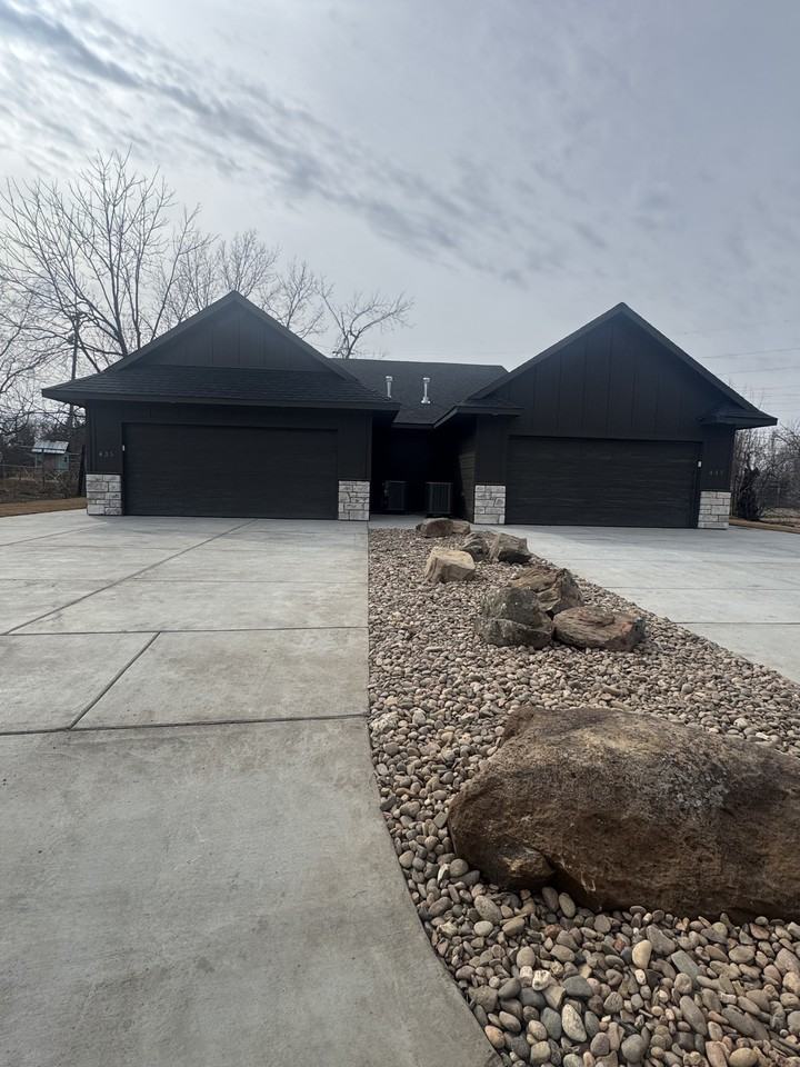 435 W 3rd St #1 - Photo 2 of 12