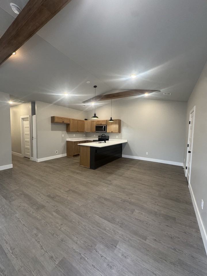 435 W 3rd St #1 - Photo 3 of 12