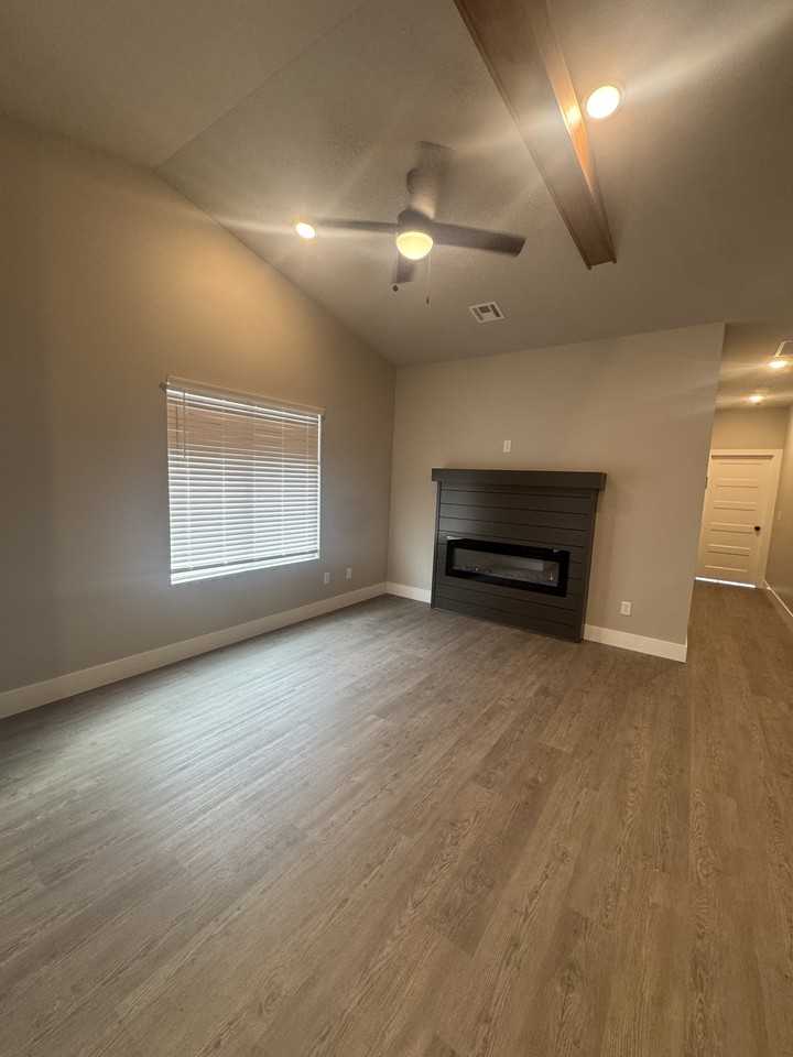 435 W 3rd St #1 - Photo 4 of 12