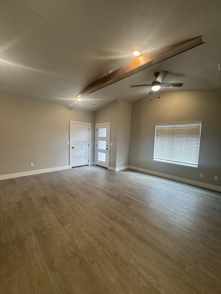 435 W 3rd St #1 - Photo 5 of 12