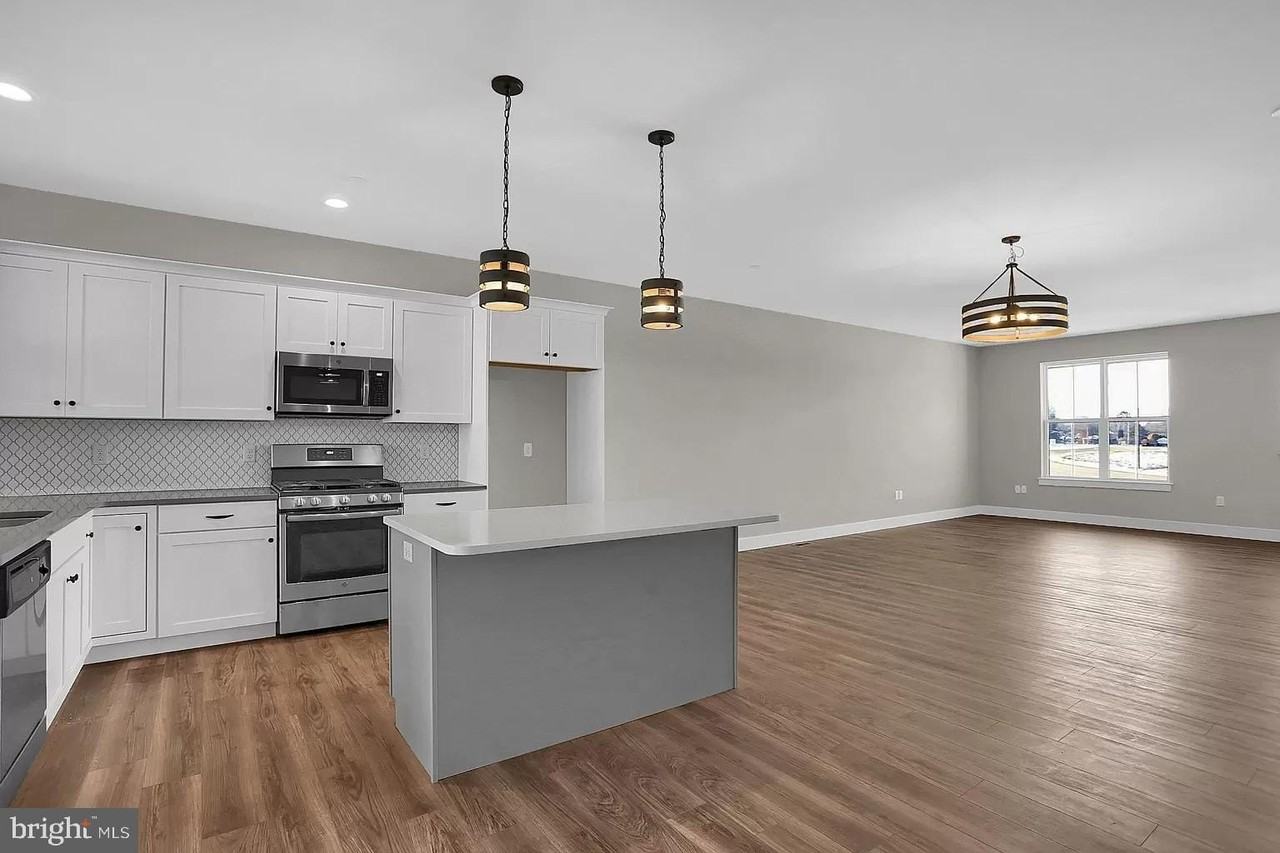 121 Despina Dr - Photo 4 of 17