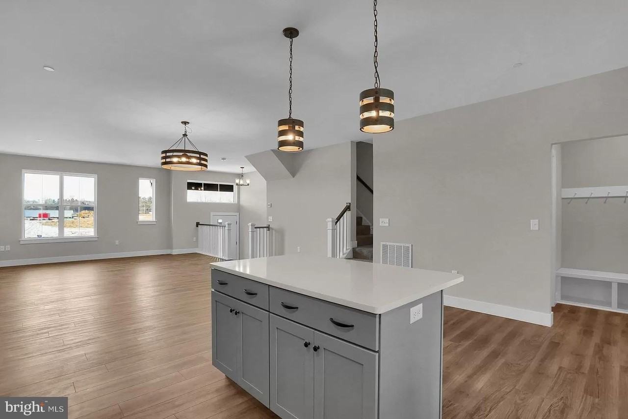 121 Despina Dr - Photo 5 of 17