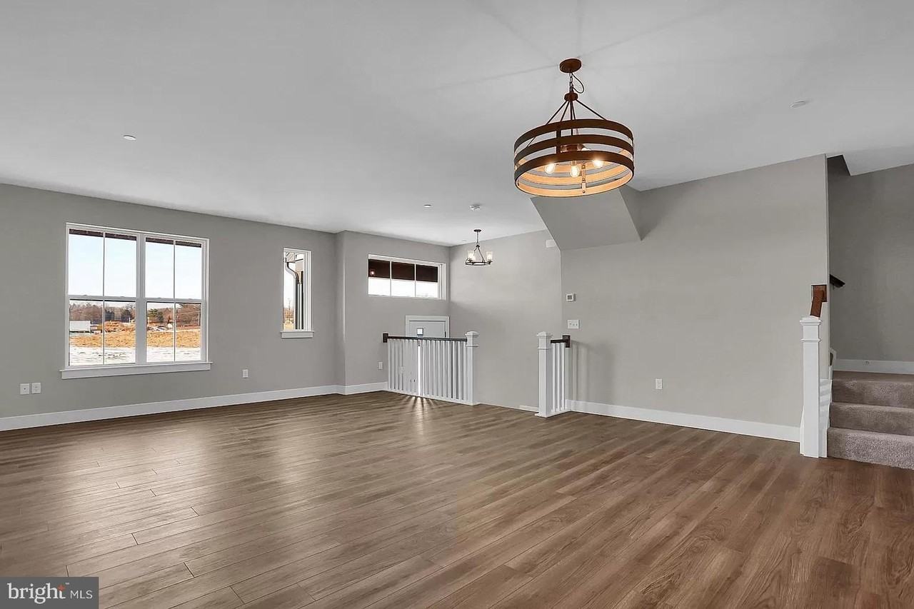 121 Despina Dr - Photo 6 of 17