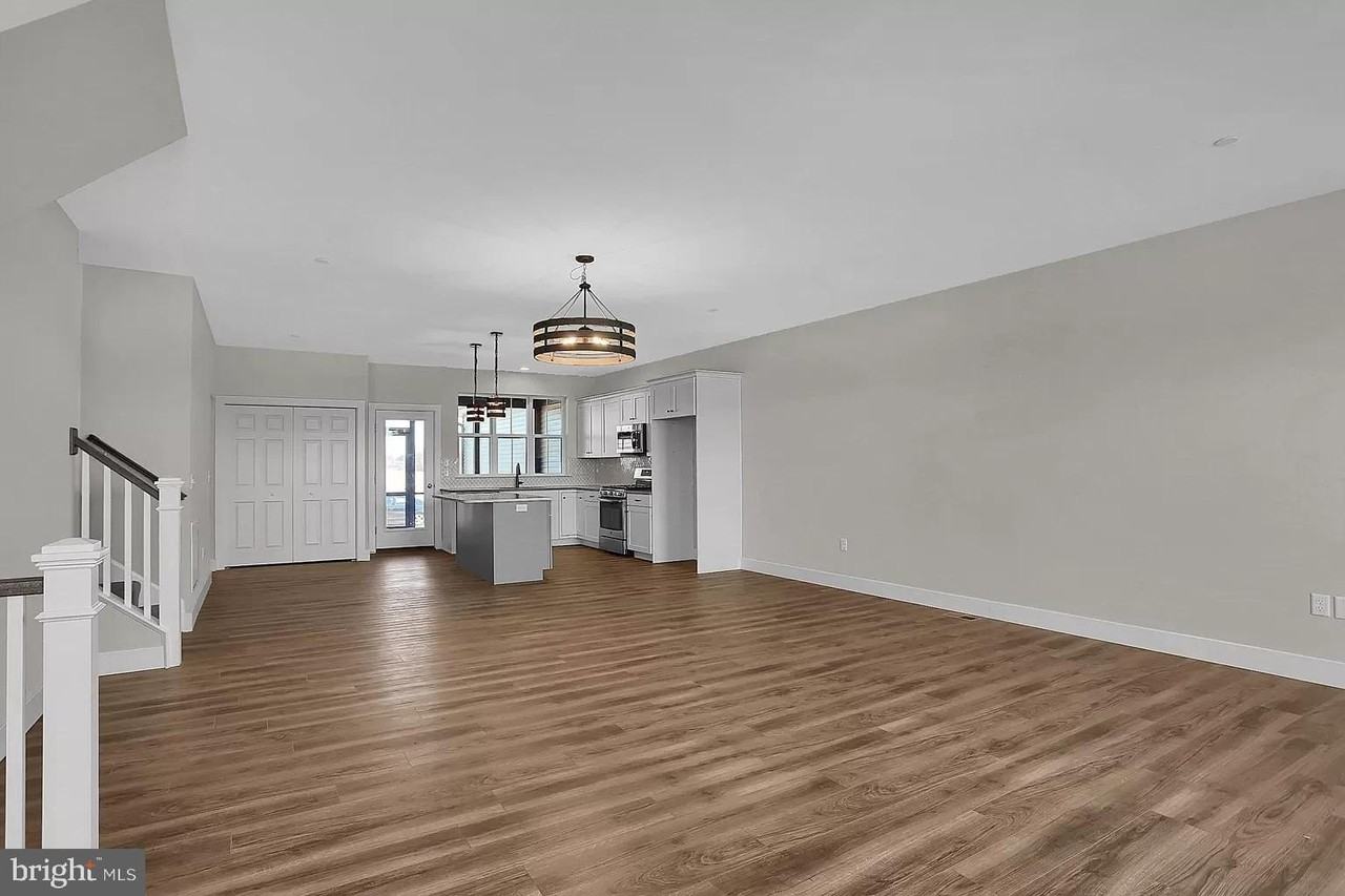 121 Despina Dr - Photo 7 of 17