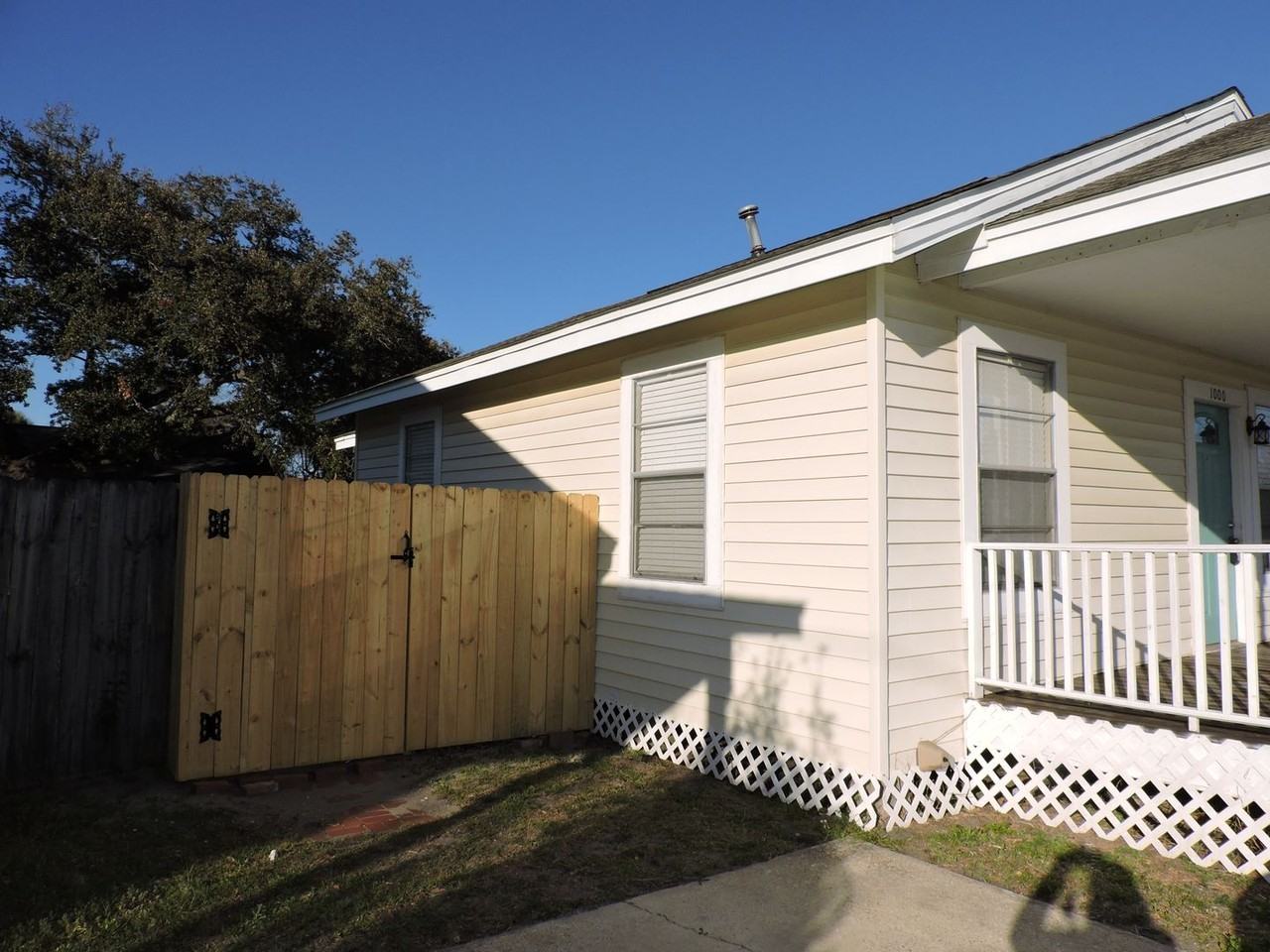 1000 W Intendencia St - Photo 2 of 19