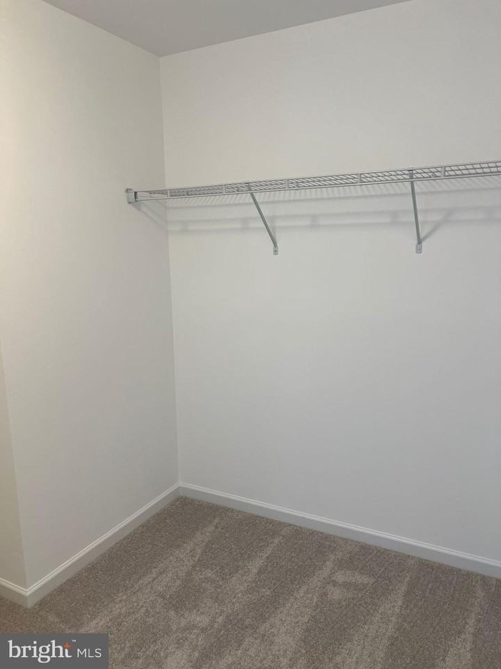 105 Larkin Dr - Photo 3 of 47