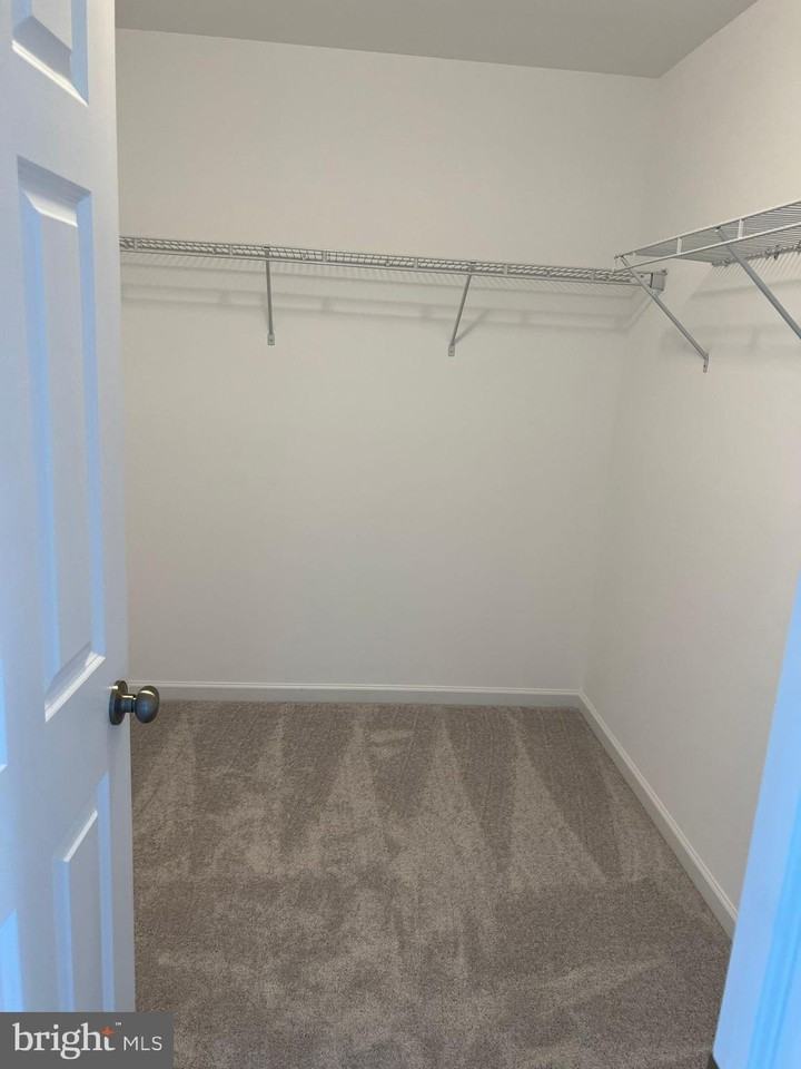 105 Larkin Dr - Photo 4 of 47