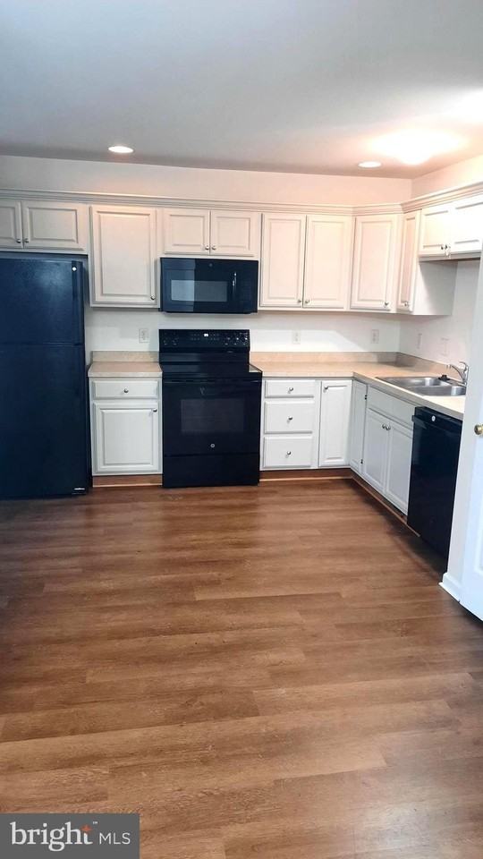 303 Antilles Ct - Photo 4 of 15