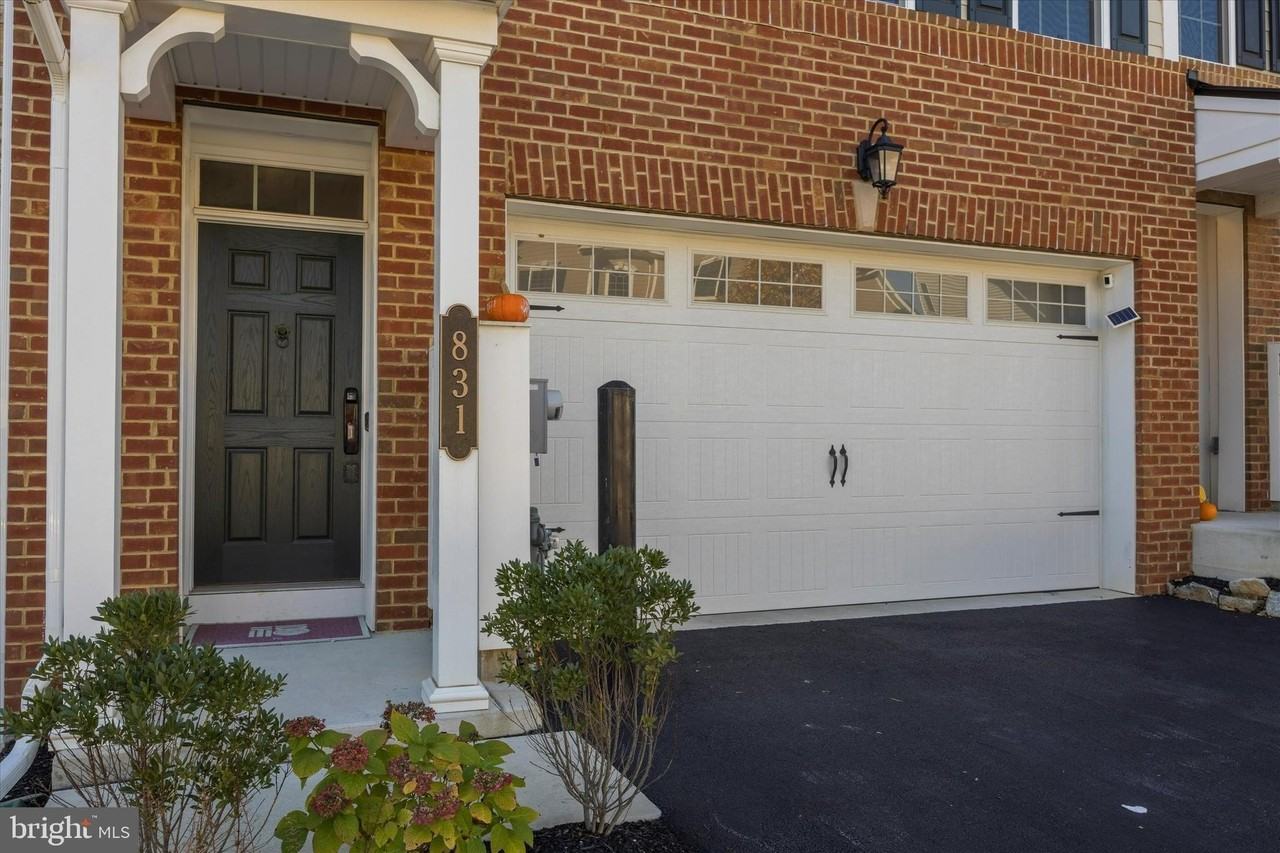 831 Stonecliffe Rd - Photo 2 of 32