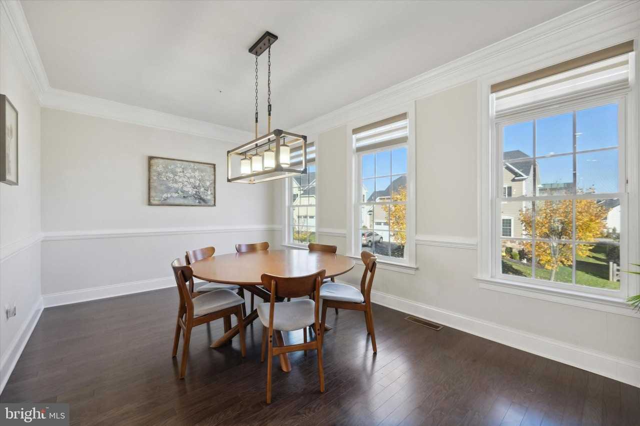 831 Stonecliffe Rd - Photo 7 of 32