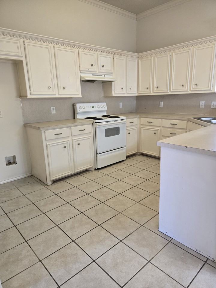 5121 Albany Ave #1 - Photo 5 of 14