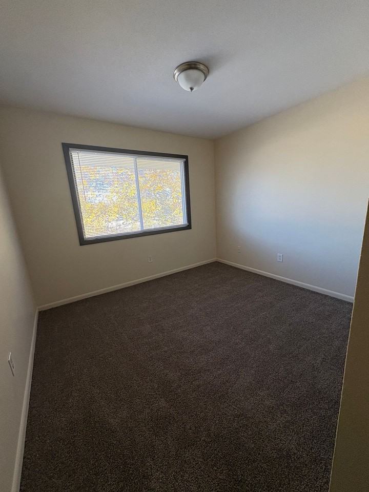 2401 Rocklyn Drive & 6820 Holcomb Avenue - Photo 7 of 35