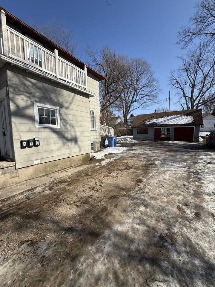 1023 S Pennsylvania Ave #3 - Photo 2 of 19