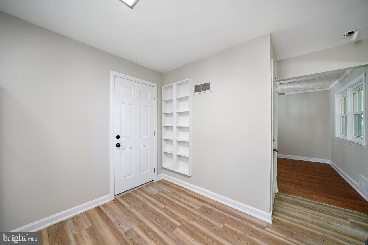 214 Maryland Ave - Photo 7 of 27