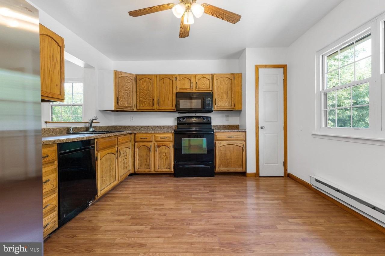 172 Stirling Ct - Photo 4 of 29