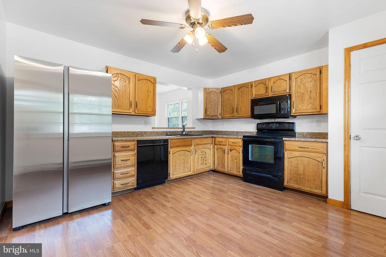 172 Stirling Ct - Photo 6 of 29