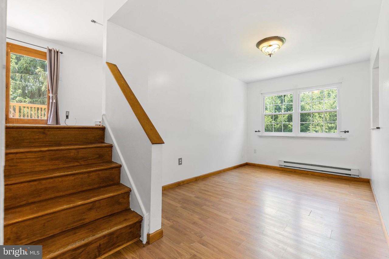 172 Stirling Ct - Photo 7 of 29