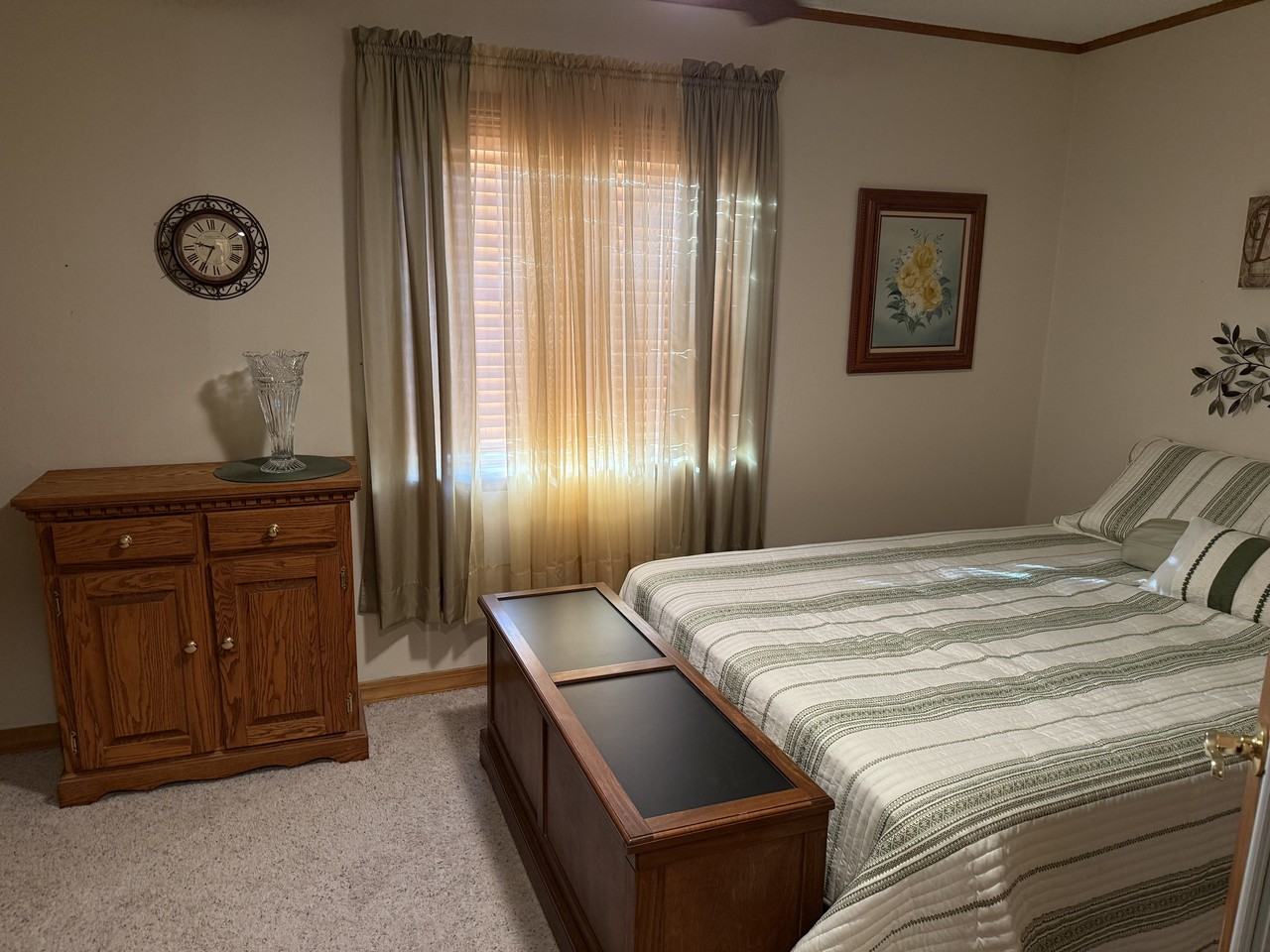 259 E Oakland St #1 - Photo 3 of 19