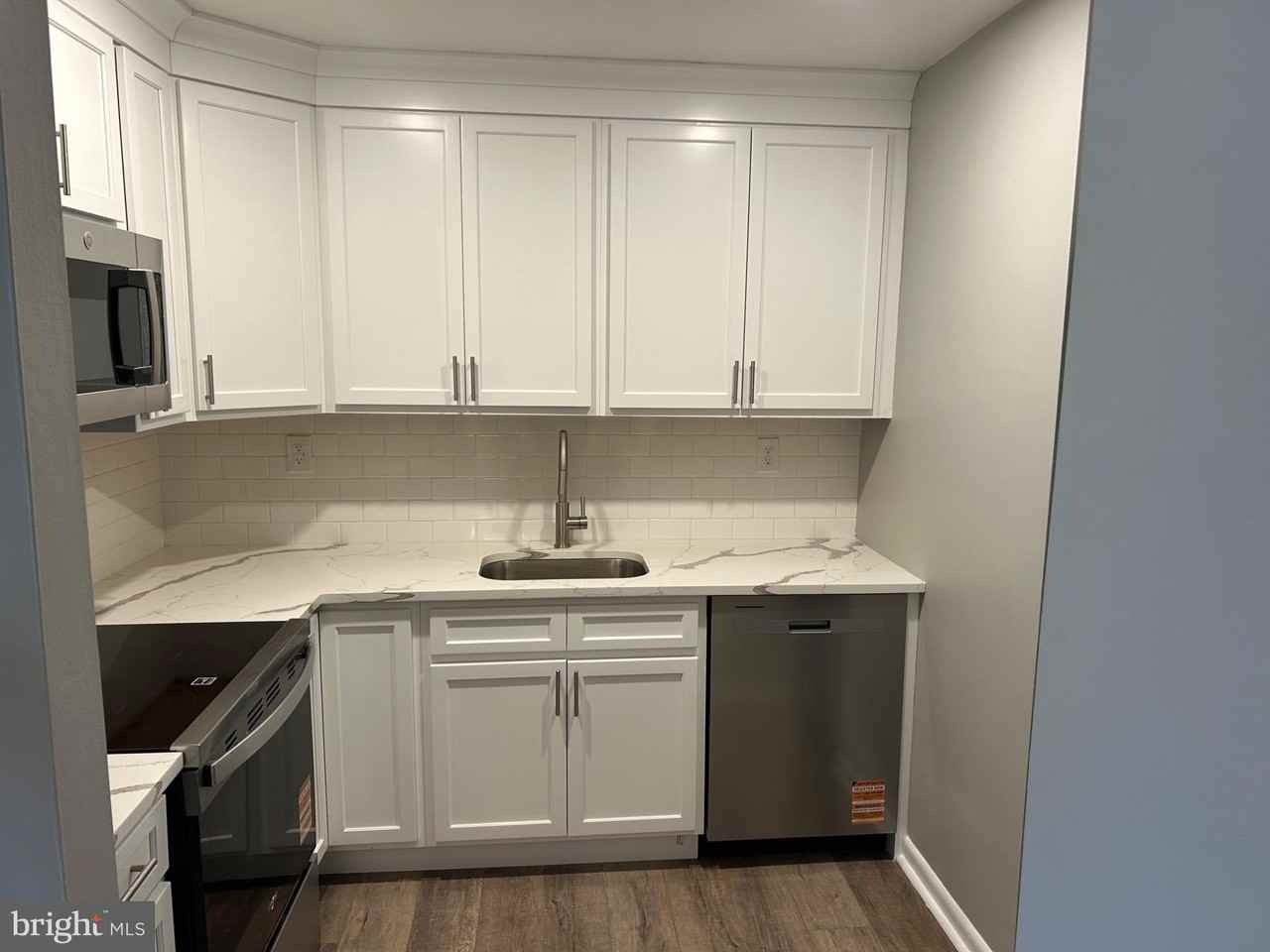 839 Garrett Ln - Photo 3 of 20