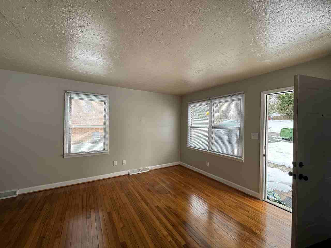 319 Raeford Ave #319 - Photo 3 of 8