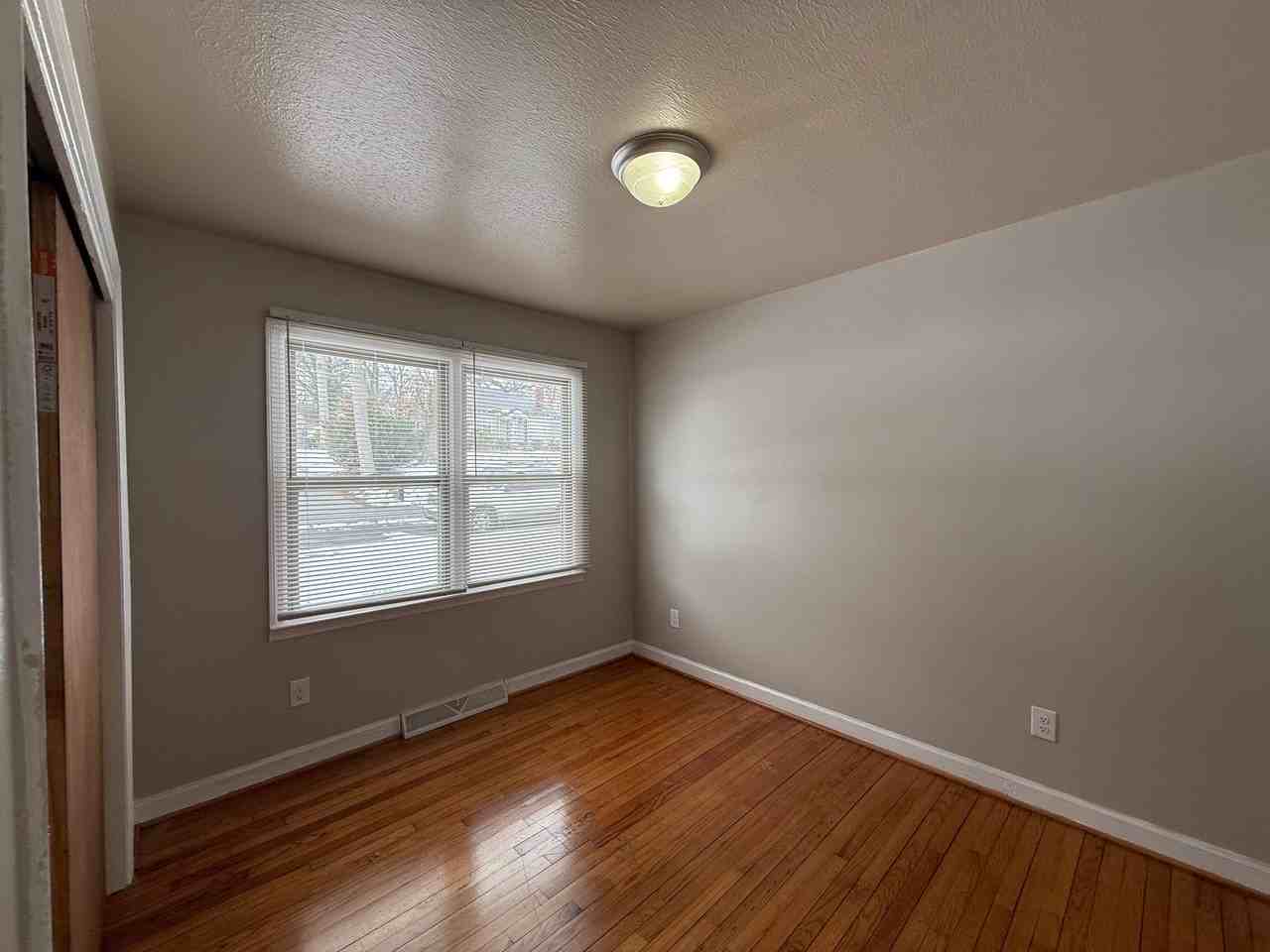 319 Raeford Ave #319 - Photo 7 of 8