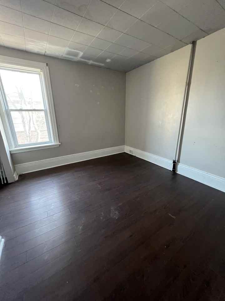 265 Sherbrooke St - Photo 5 of 15