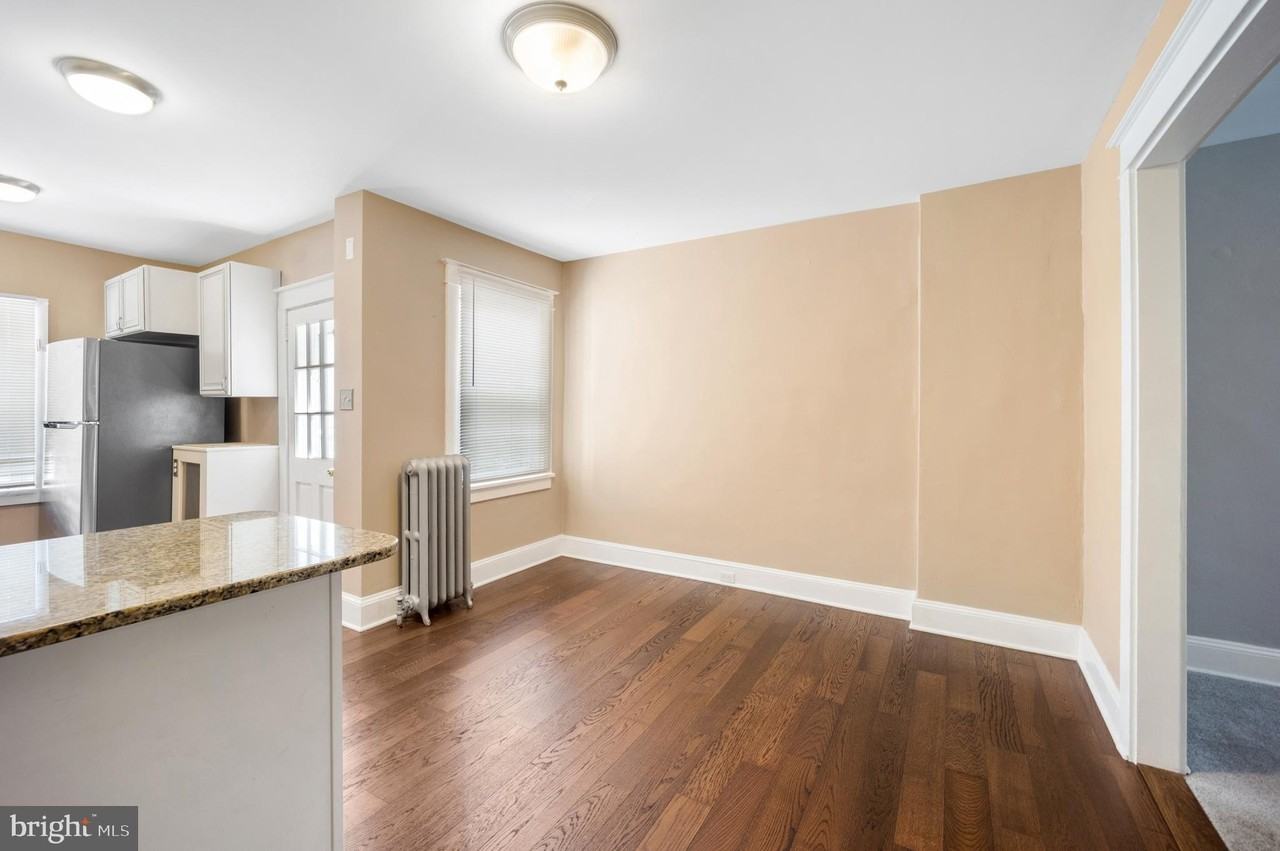 1011 Clifton Ave - Photo 5 of 26