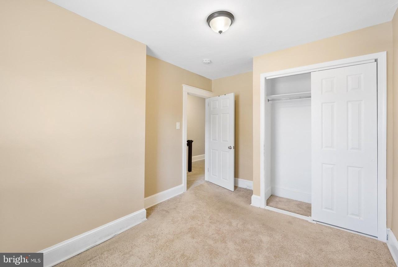 1011 Clifton Ave - Photo 6 of 26