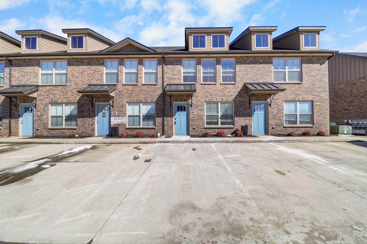 1000 Henry Place Boulevard - 1Unit 907 #1 - Photo 2 of 27