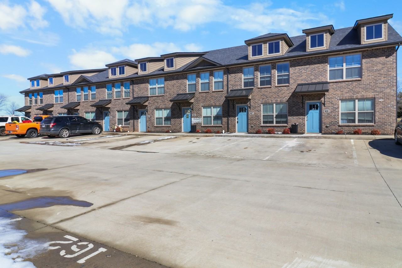 1000 Henry Place Boulevard - 1Unit 907 #1 - Photo 3 of 27